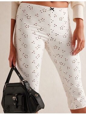 Free People Intimately Full  Bloom Capris in Ivory Size Medium NWT $48